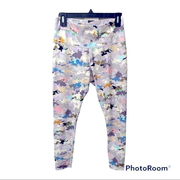 𝅺Matching Set of underalls Camouflage Day Dream Capri leggings and sports bra - Picture 1 of 7